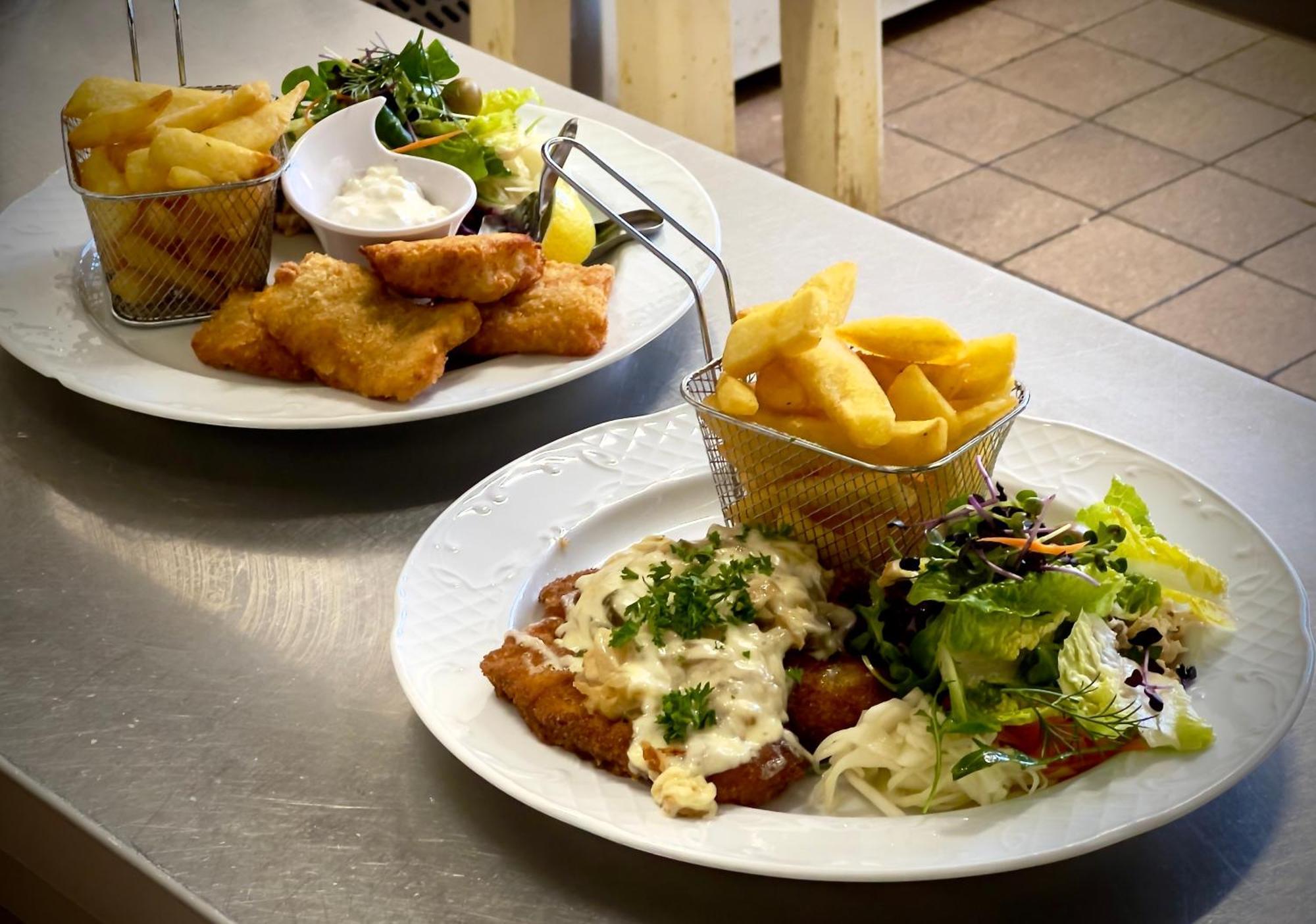 Traditionsgasthaus Goldener Loewe Riesa Restaurant & Pension 外观 照片